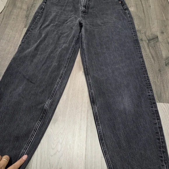 Aritzia Denim Forum The Gia High Rise Carrot Jeans Black Washed Straight Tapered - Picture 4 of 12